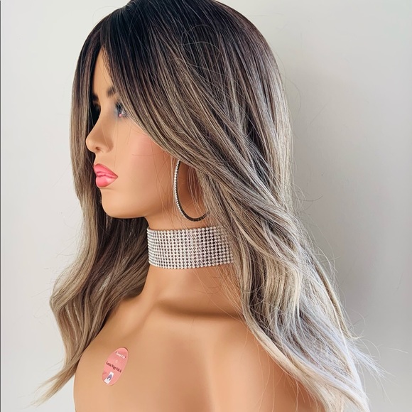 A Very Pretty Ombre Ash Blonde Synthetic Fiber Wig with Bangs for Daily Wear… - Picture 4 of 5